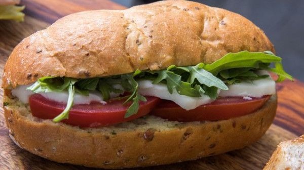 Quraish Cheese With Tomatoes Sandwich