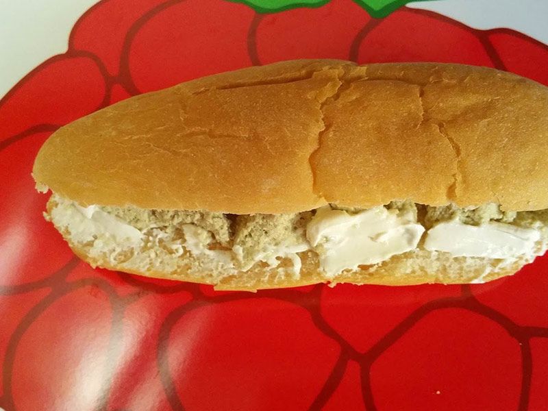 Halawa With Qeshta Sandwich