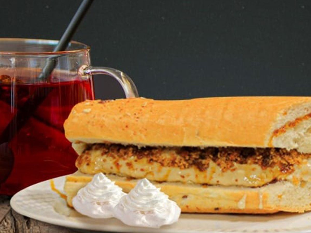 Halawa With Qeshta Sandwich