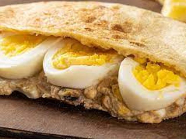Foul with eggs sandwich