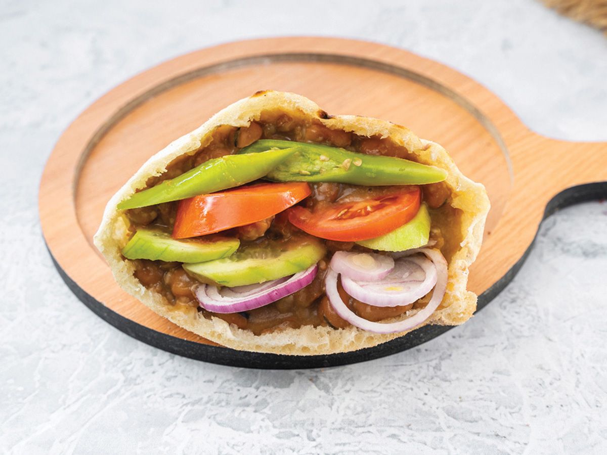 Foul sandwich with olive oil