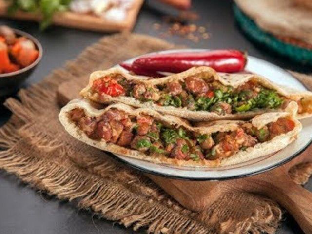 ساندوتش فول زيت حار