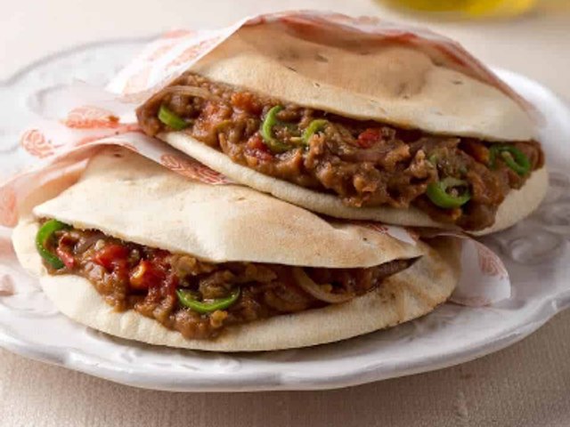 Foul Tahina sandwich
