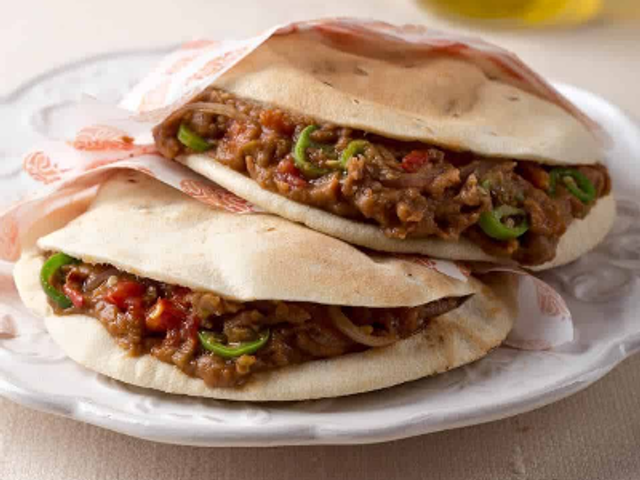 Alexandrian foul sandwich