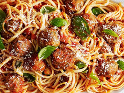 Meatballs With Red Sauce Spaghetti
