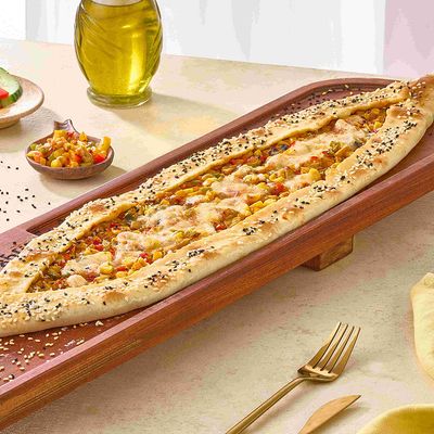 Sebzeli Ve Peynirli Pide