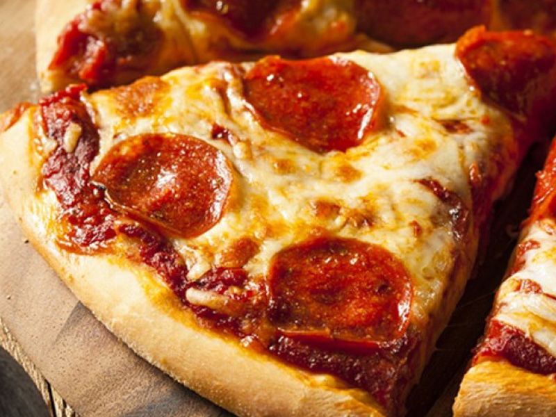 Salami Pizza