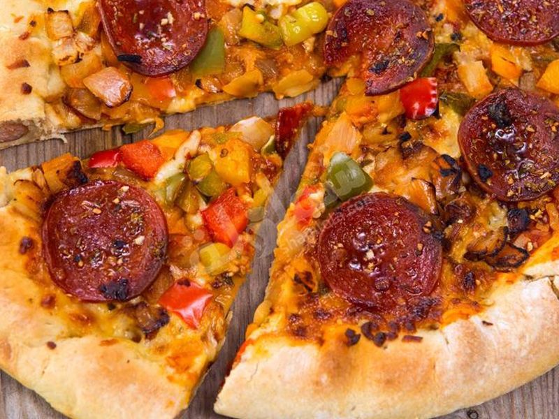 Salami Pizza