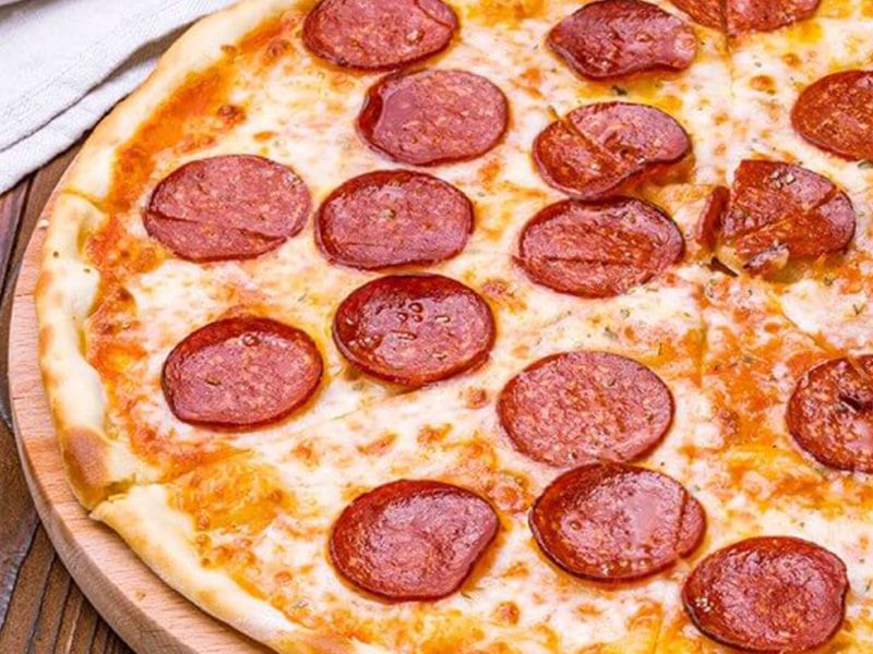 Salami Pizza