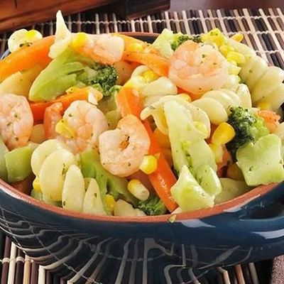 سلطة المأكولات البحرية الدمياطي