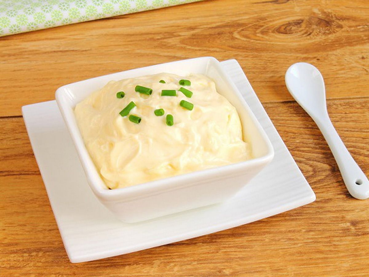 Garlic dip salad