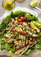 Tavuklu Avokado Salad