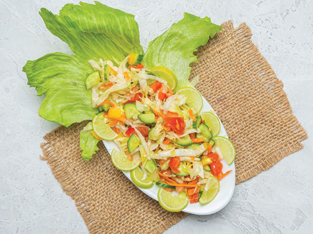 Green salad with onions