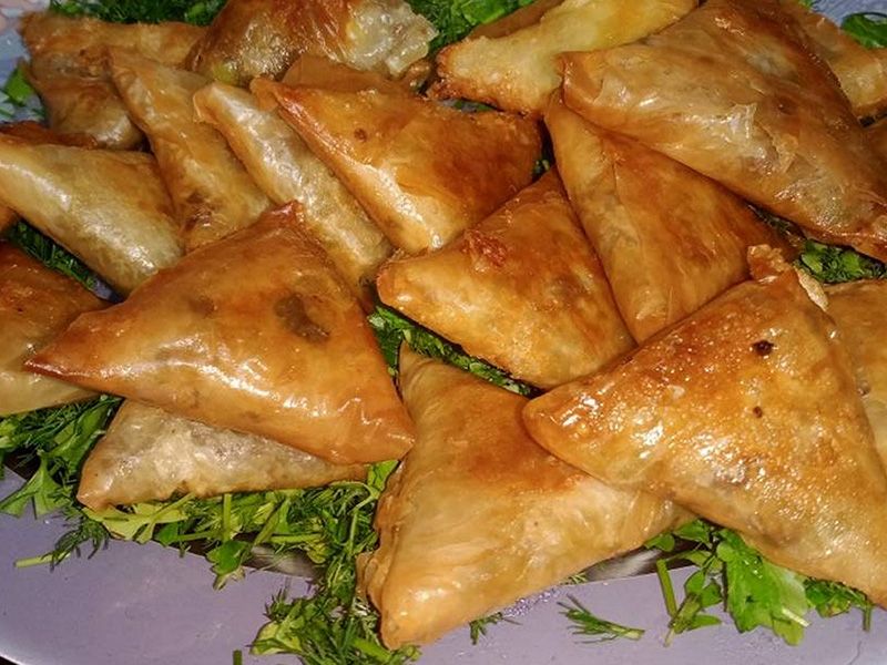 6 piece meat sambousek