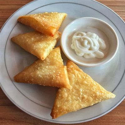 Sambousek with cheese