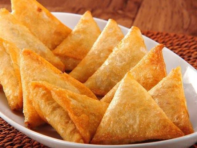 Sambousek With Cheese