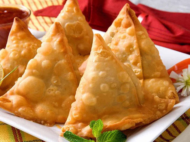 Vegetable Sambousek With Cheese