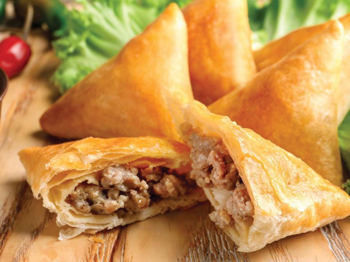 Meat Sambousek 4 Pieces