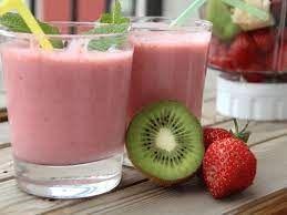 Strawberry With Kiwi And Mint Smoothie