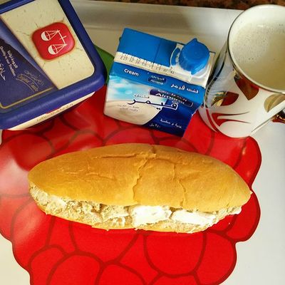 حلاوة مع شطيرة قشطة