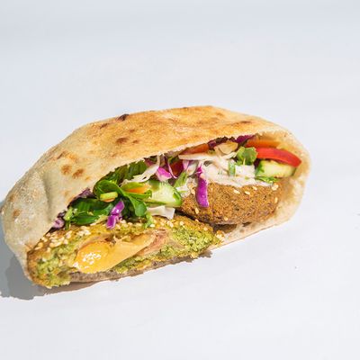 ساندويتش طعمية بالعصفر