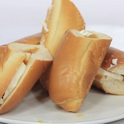 المربى مع شطيرة القشطة