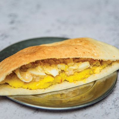 mashed potatoes with boiled eggs sandwich