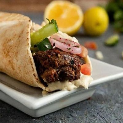 ساندويتش كباب كبير