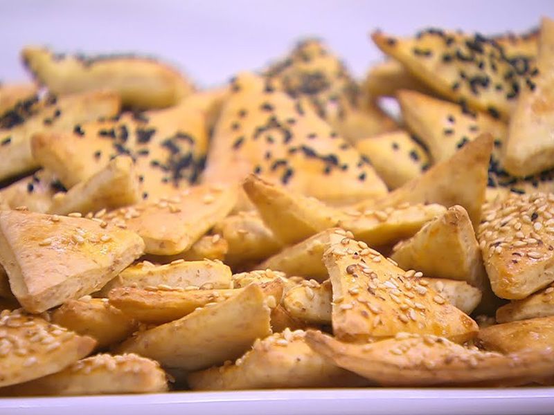Sen Slices With Black Seeds
