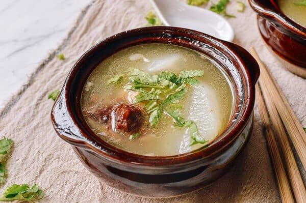 Knuckles Soup With Baharez