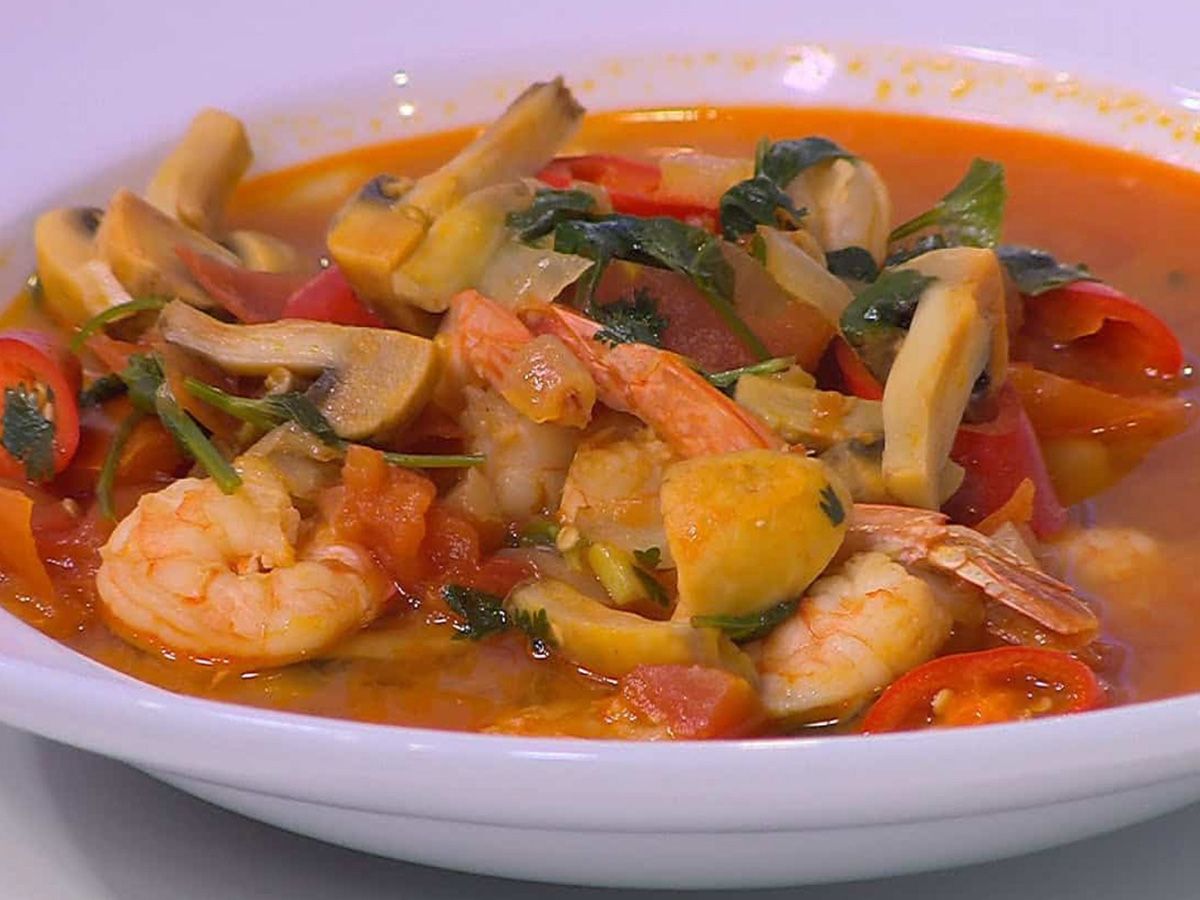 Red sauce shrimp soup