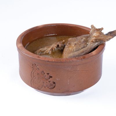 حمام مشوي مع شوربة مندي