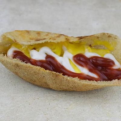 ketchup and mayonnaise Potato chips sandwich