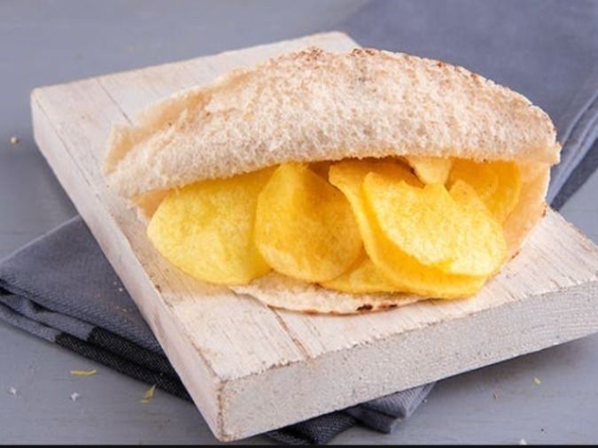 Potato chips with roumy cheese sandwich