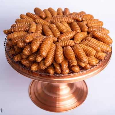 Zainab's fingers