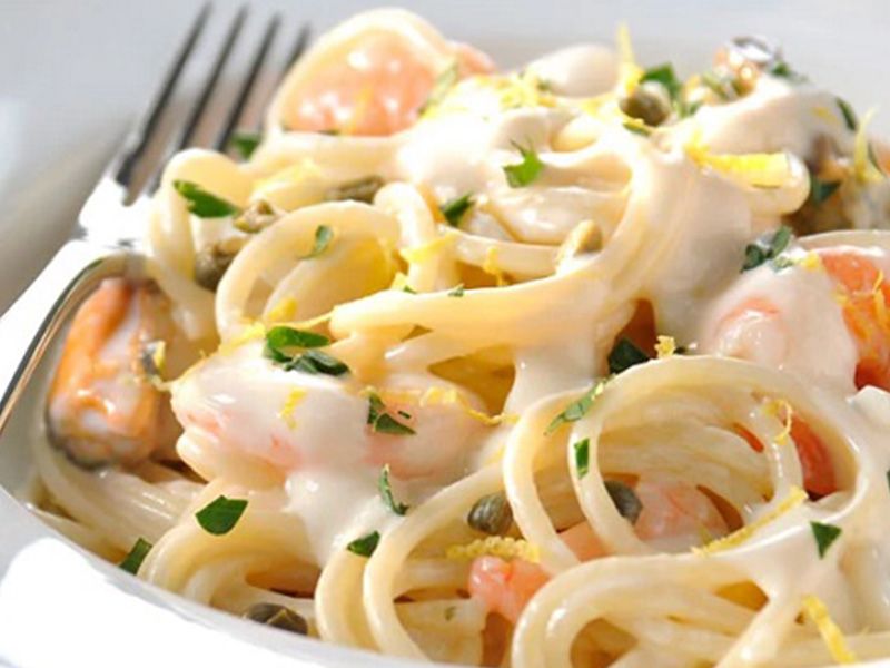 Spaghetti Casserole with White Sauce and Chicken and Mushrooms