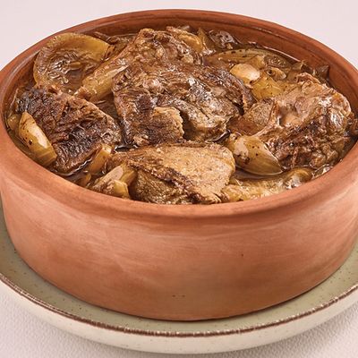 طاجن بصل مع لحم