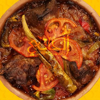 طاجن لحم مع بصل (عرض)