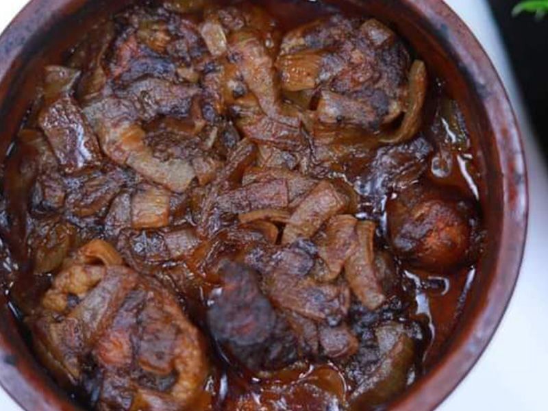 Oxtail With Onion