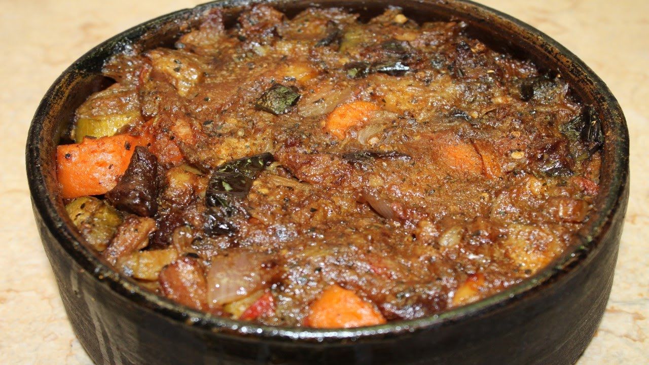 Mixed Vegetable With Meat Pottery Casserole