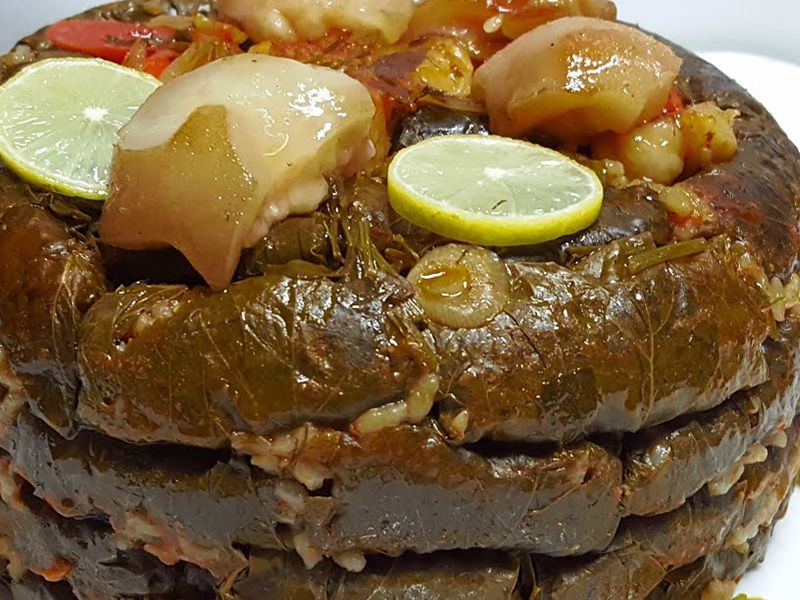 Knuckles with vine leaves Casserole