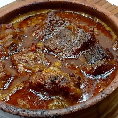 Beef casserole with onions