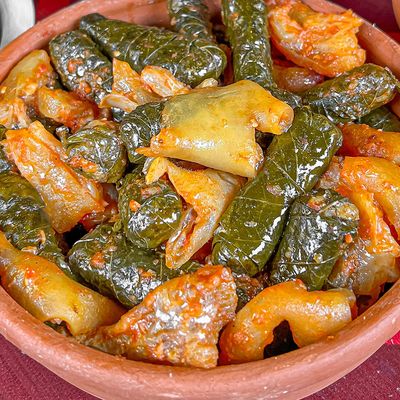 Vine leaves casserole with Knuckles