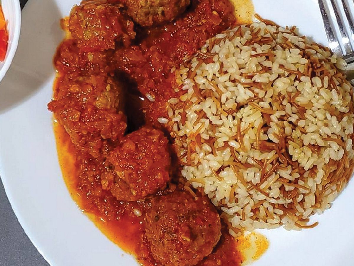 Medium plate of rice with kofta Daoud Pasha