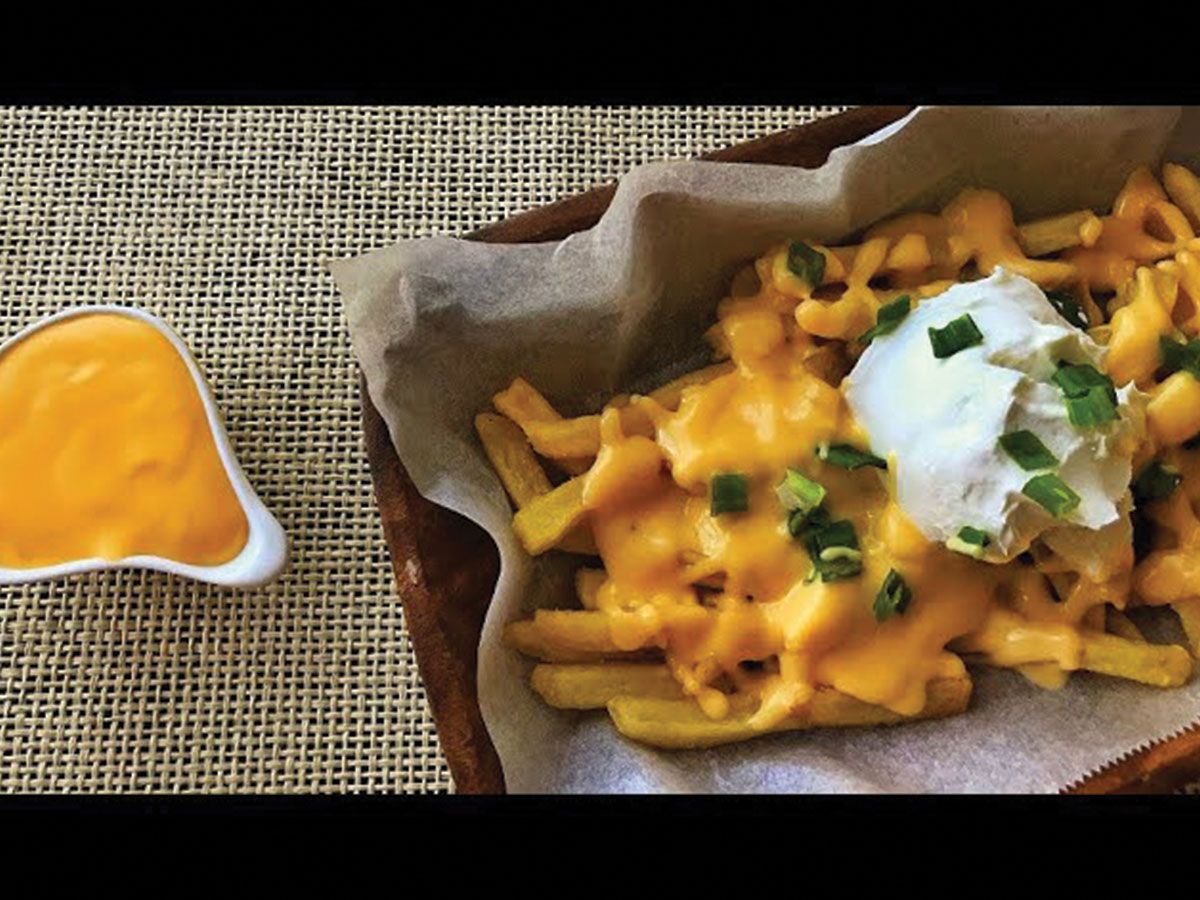 Cheddar Sauce Jalapeno Fries Dish