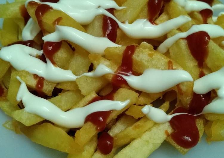 French Fries With Ketchup And Mayonnaise Platter
