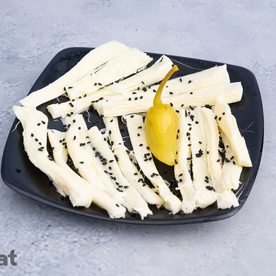 طبق جبنة حلوم