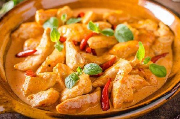 Chicken With Curry Sauce Platter