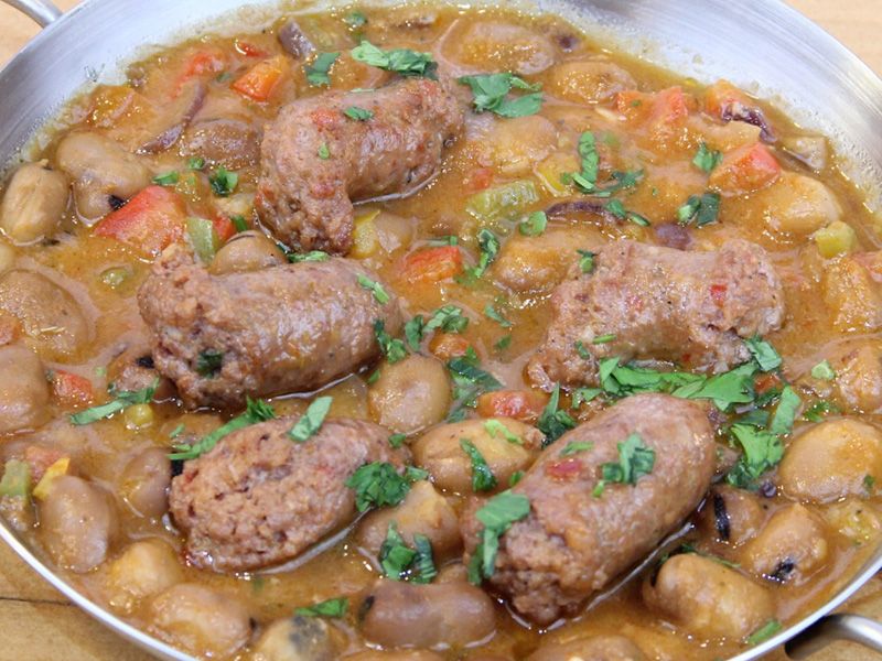 Foul with oriental sausage Platter