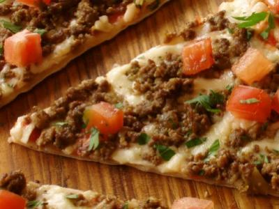 Minced meat pizza